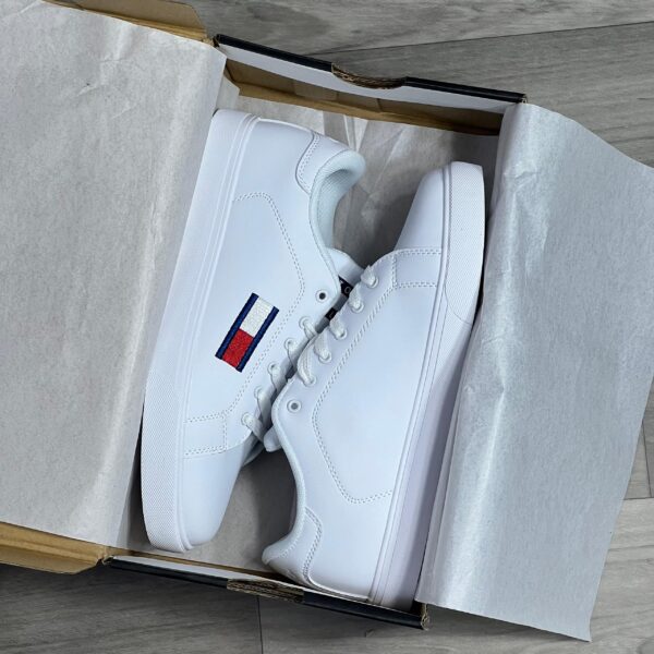 Classic Tommy Hilfiger - Image 3