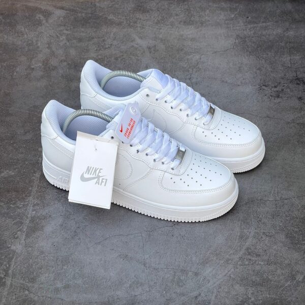 NIKE AIRFORCE 1 LOW 'TRIPLE WHITE' - Image 3