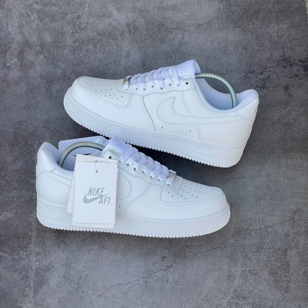 NIKE AIRFORCE 1 LOW 'TRIPLE WHITE' - Image 5