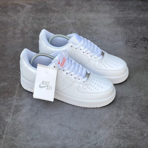NIKE AIRFORCE 1 LOW 'TRIPLE WHITE' - Image 4
