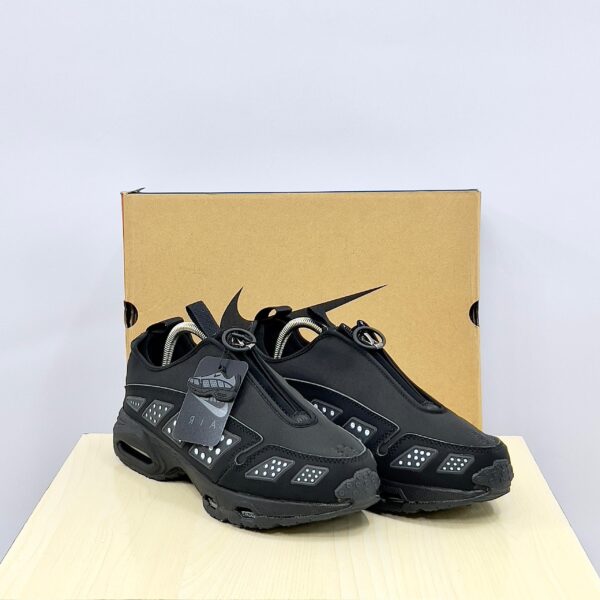 NIKE AIRMAX SUNDER “BLACK/METALLIC SILVER” - Image 2