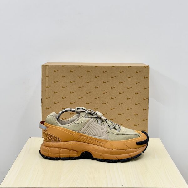 NIKE ZOOM VOMERO 5 “FLAX BROWN” - Image 4