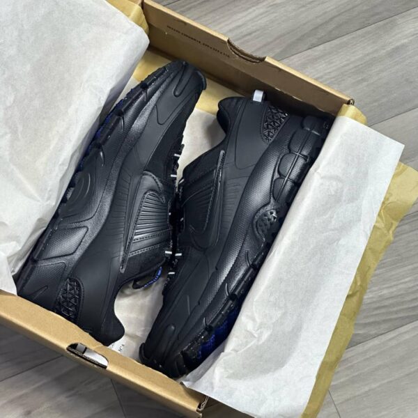 NIKE ZOOM VOMERO 5 “TRIPLE BLACK” - Image 3