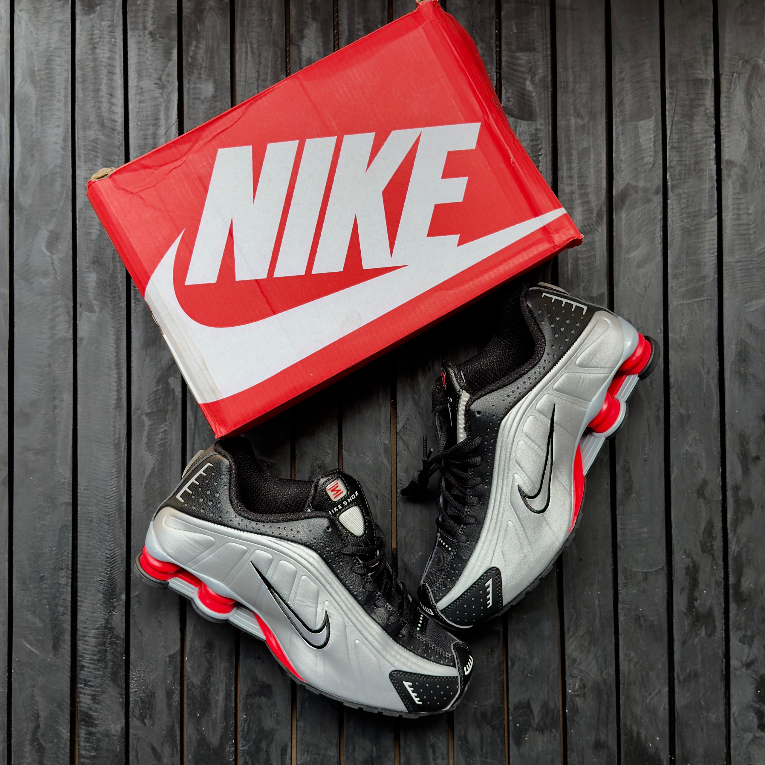 NIKE SHOX R4 “BLACK METALLIC SILVER”